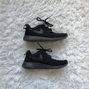 Black Nike Roshe One
